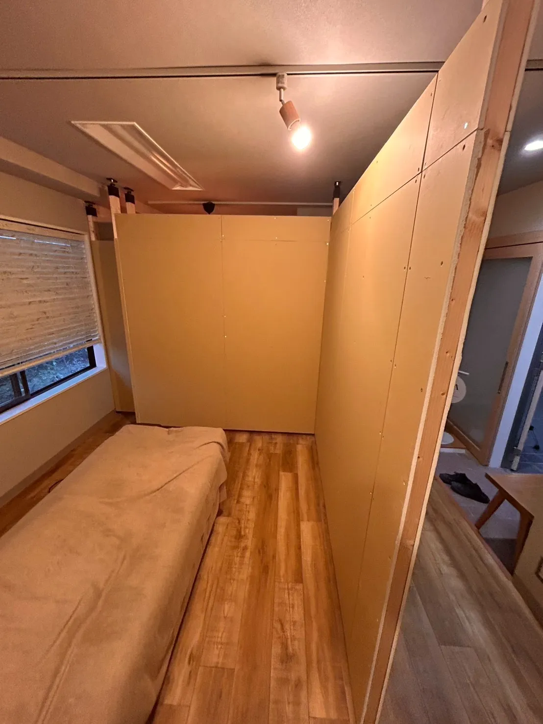 店内塗装を工夫した表参道鍼灸院の現状復帰できる壁づくりと漆喰仕上げのポイント